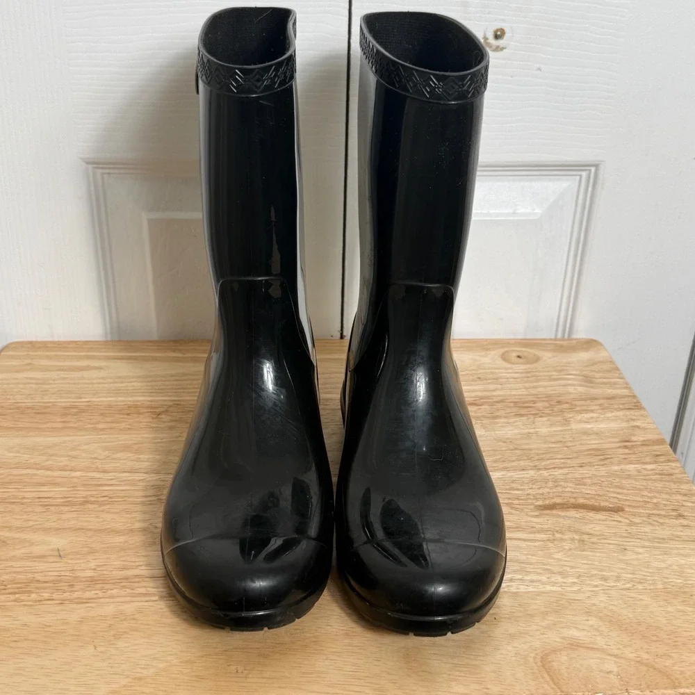 UGG embrace rainy